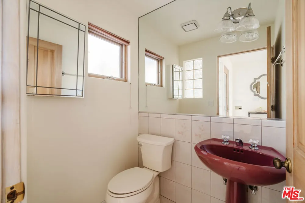229 Muerdago Road Topanga, CA 90290