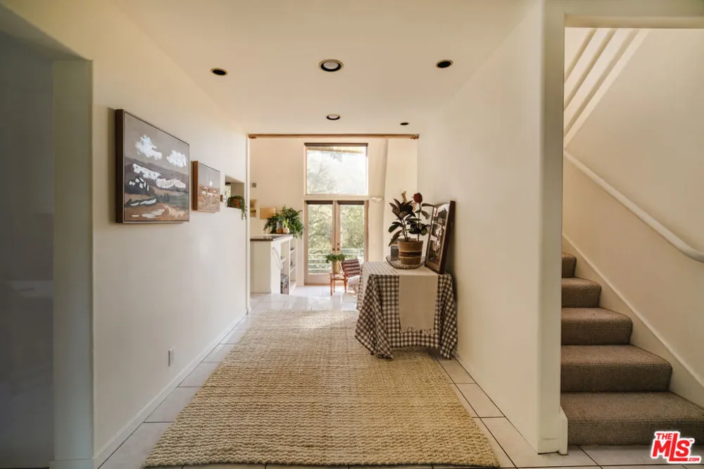 229 Muerdago Road Topanga, CA 90290