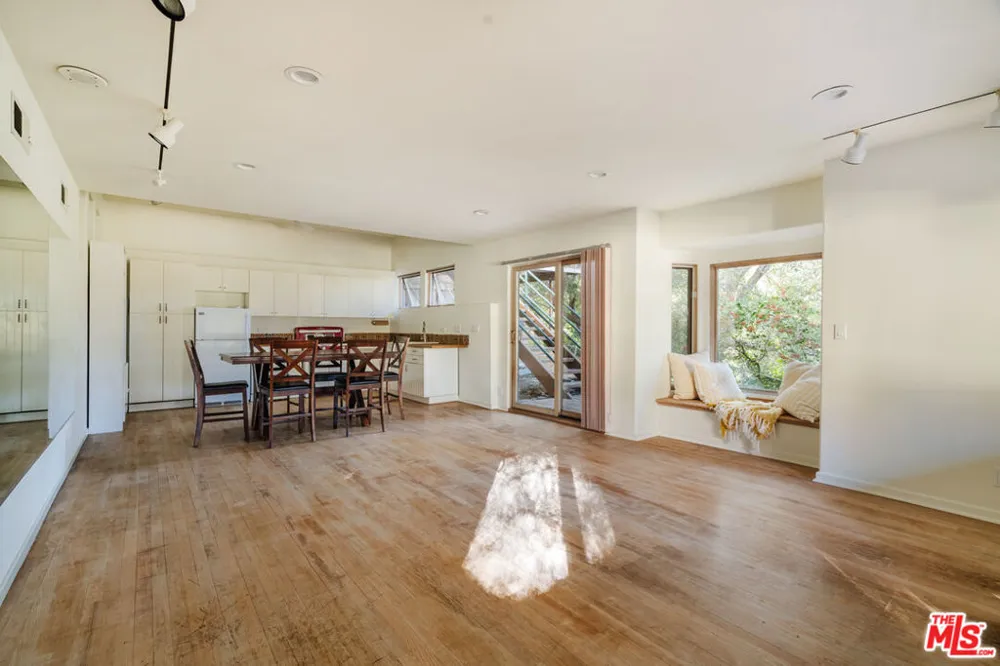 229 Muerdago Road Topanga, CA 90290
