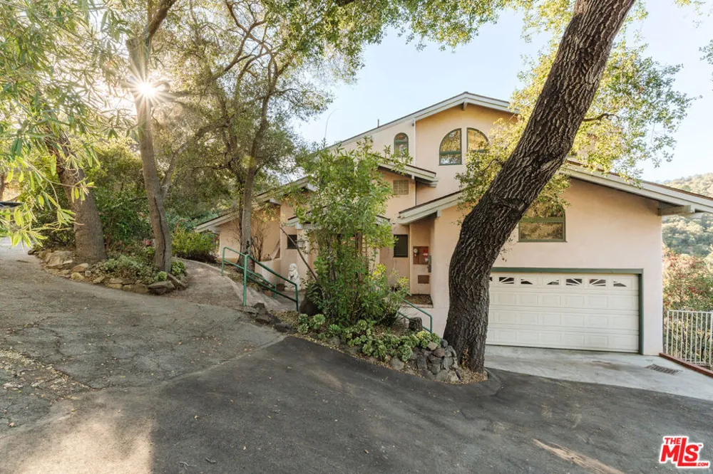 229 Muerdago Road Topanga, CA 90290