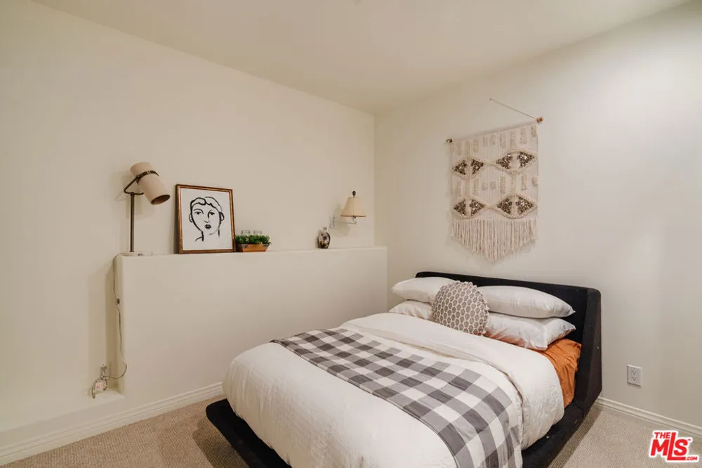 229 Muerdago Road Topanga, CA 90290