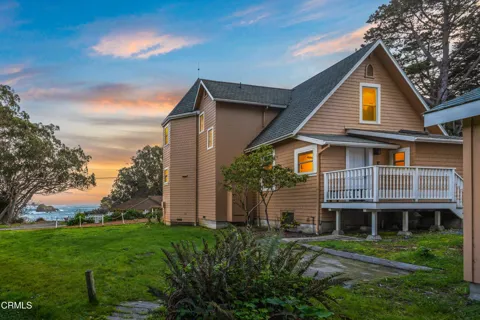 45180 Headlands Drive