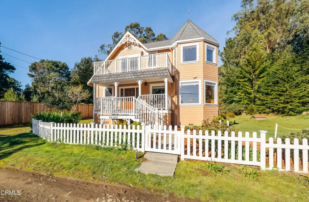 45180 Headlands Drive Little River, CA 95456