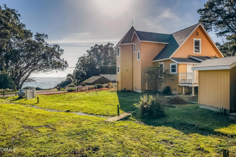 45180 Headlands Drive Little River, CA 95456