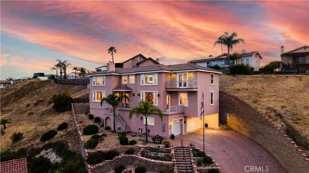 22175 Crusader Canyon Lake, CA 92587