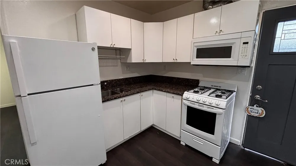 7922 Lindley Reseda, CA 91335
