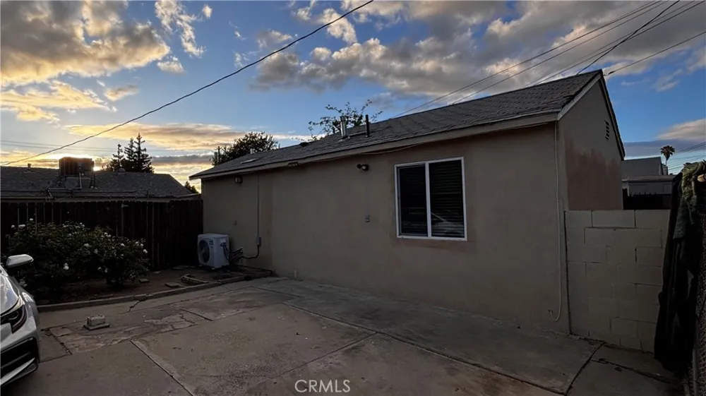 7922 Lindley Reseda, CA 91335