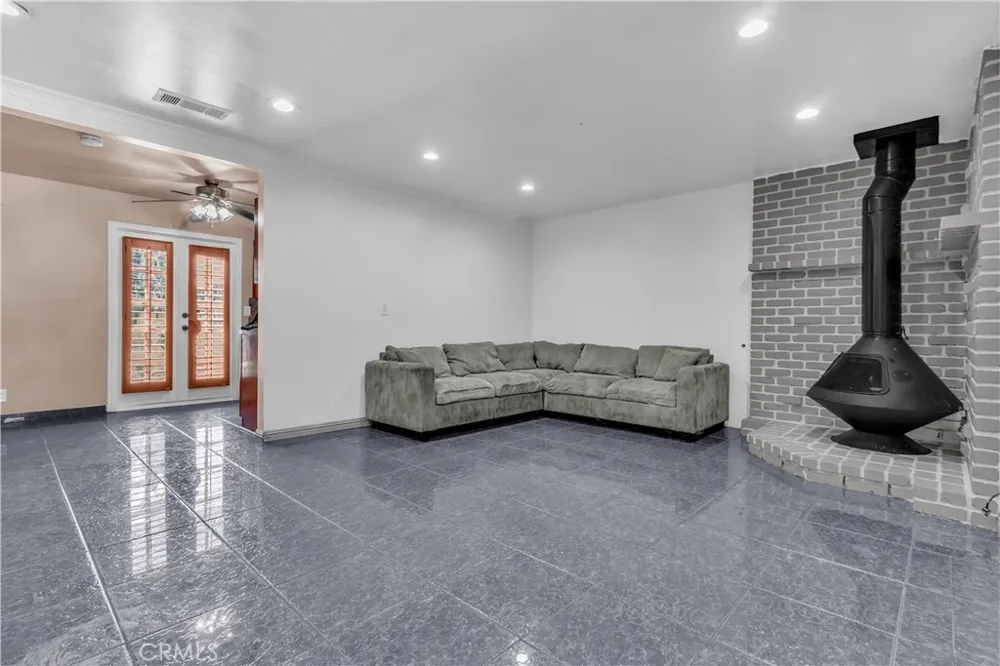 17439 Virginia Bellflower, CA 90706