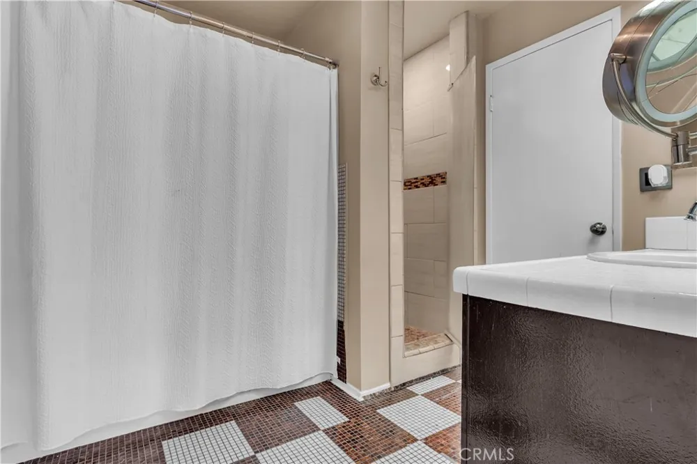 17439 Virginia Bellflower, CA 90706