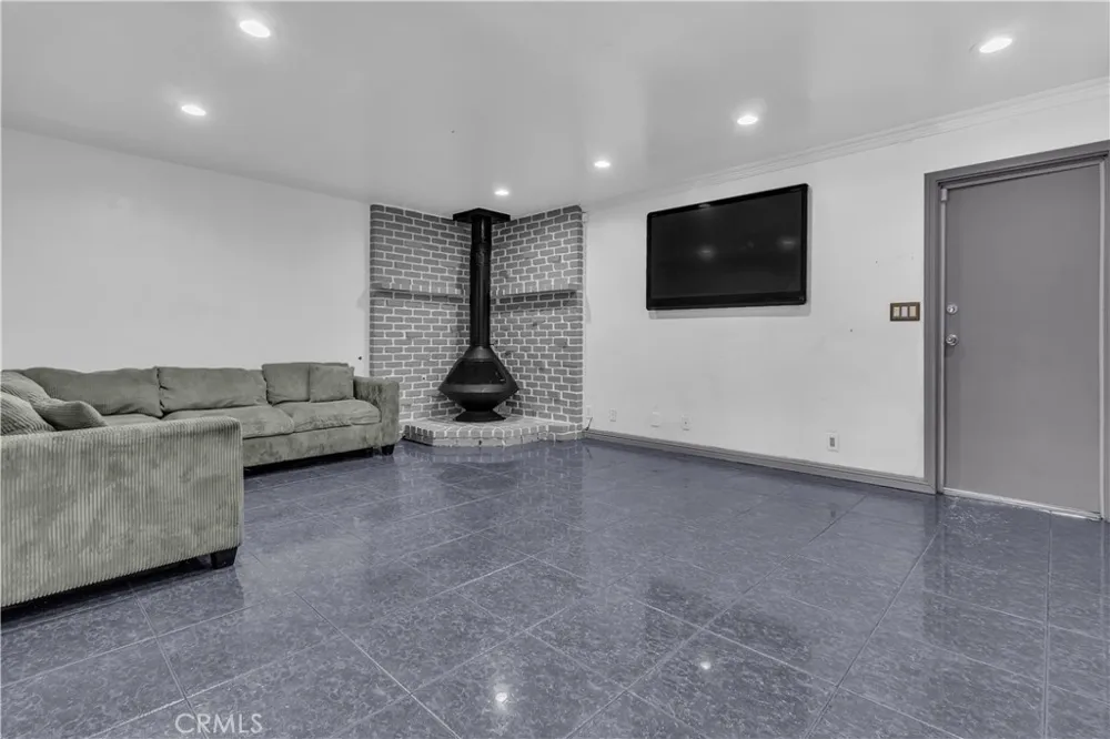 17439 Virginia Bellflower, CA 90706