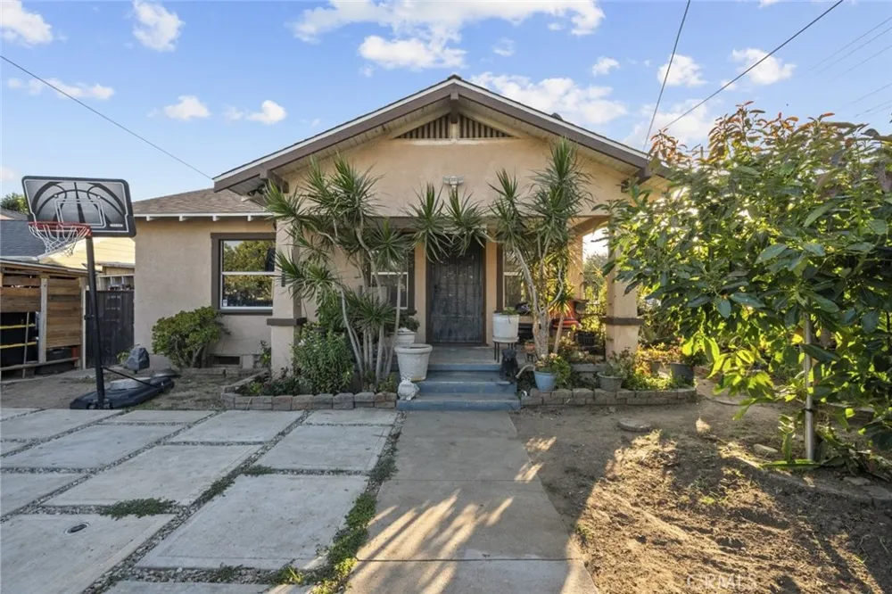 244 10th Santa Paula, CA 93060