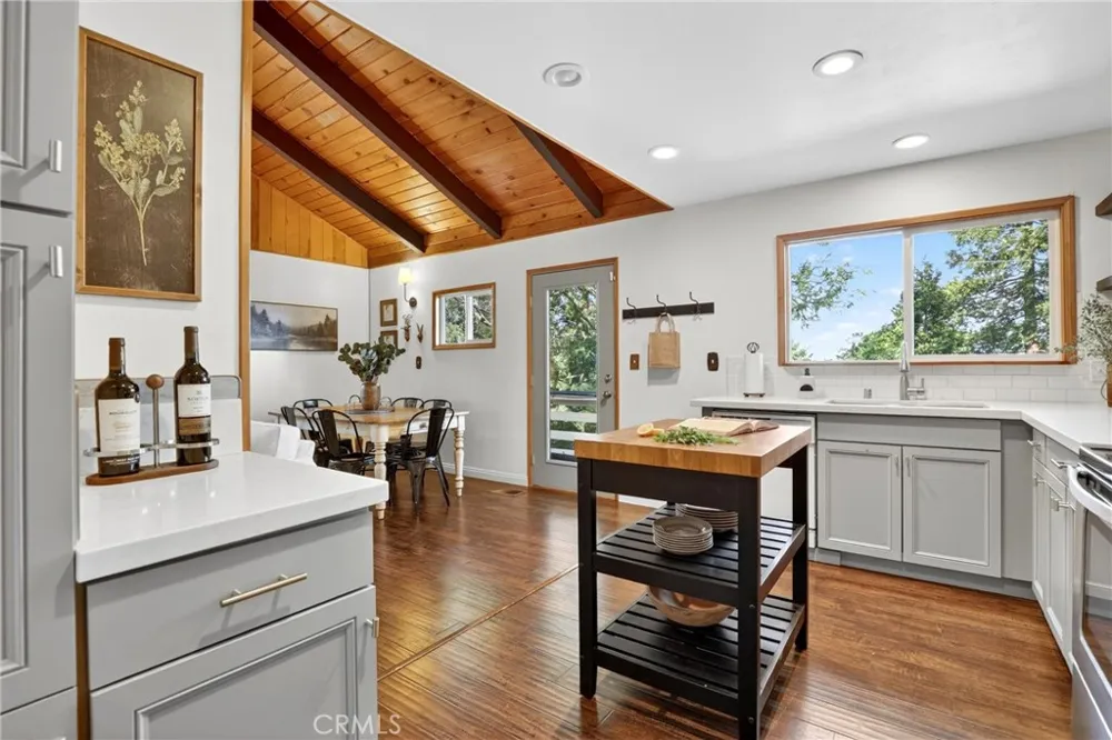 176 Fir Terrace Cedar Glen, CA 92321