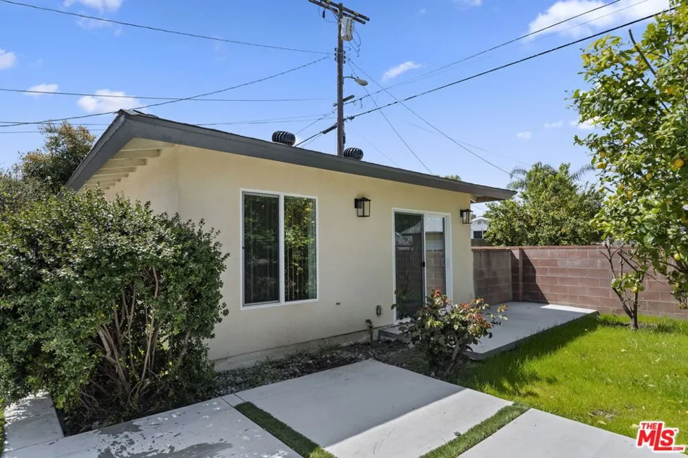 6229 Sylvia Avenue Tarzana, CA 91335