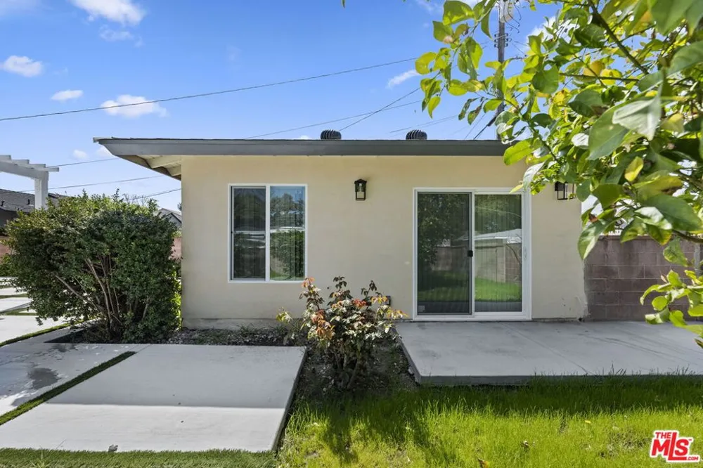 6229 Sylvia Avenue Tarzana, CA 91335