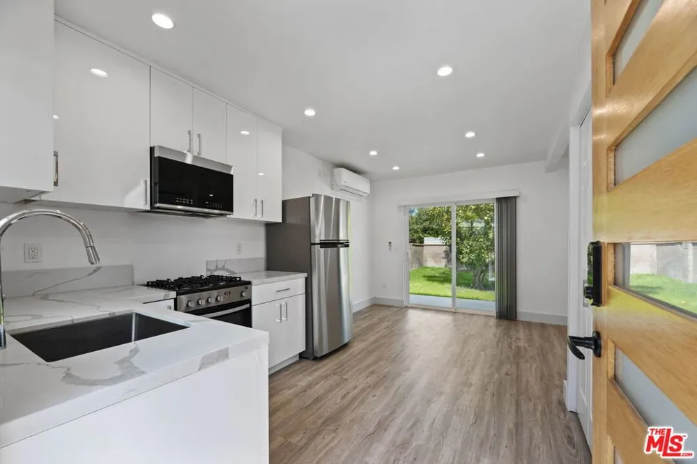 6229 Sylvia Avenue Tarzana, CA 91335