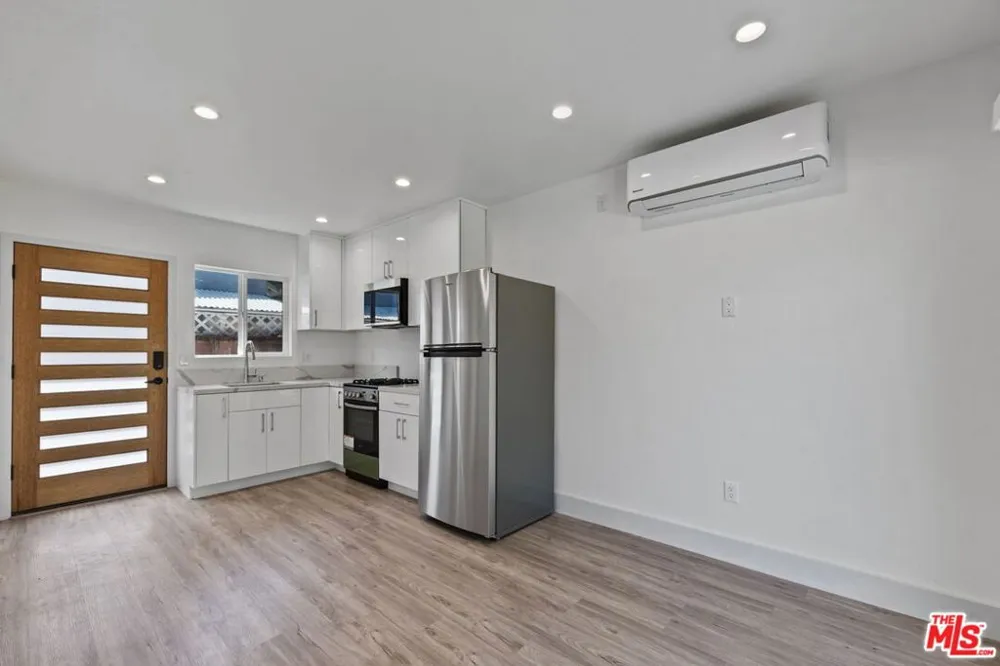 6229 Sylvia Avenue Tarzana, CA 91335