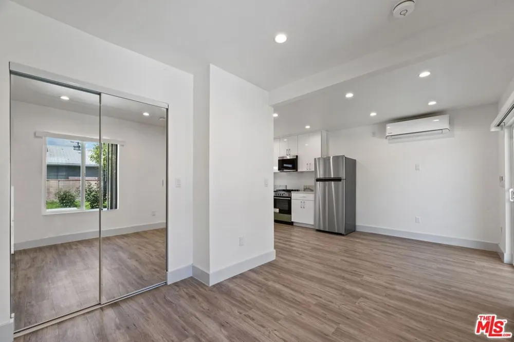 6229 Sylvia Avenue Tarzana, CA 91335