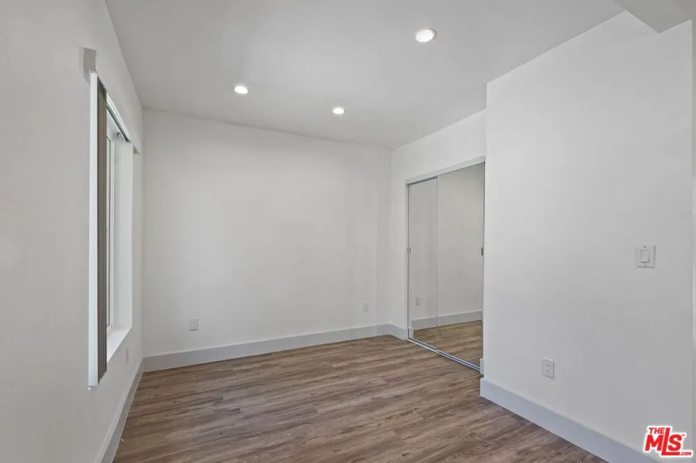 6229 Sylvia Avenue Tarzana, CA 91335