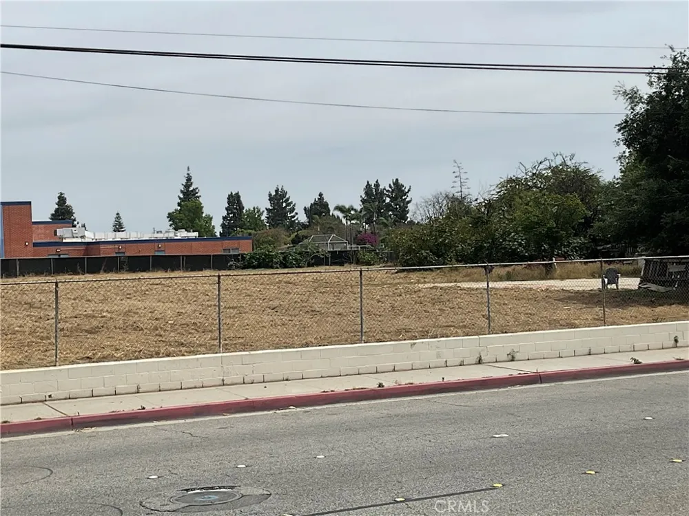 1760 S Towne Pomona, CA 91766