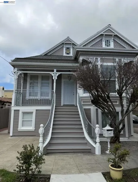 308 W Joaquin Ave