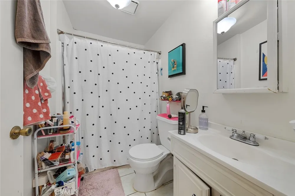 2516 Elsinore Street Los Angeles, CA 90026