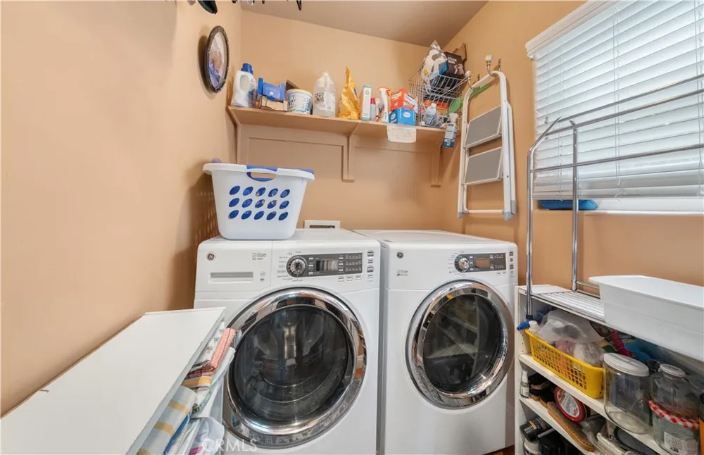 2516 Elsinore Street Los Angeles, CA 90026
