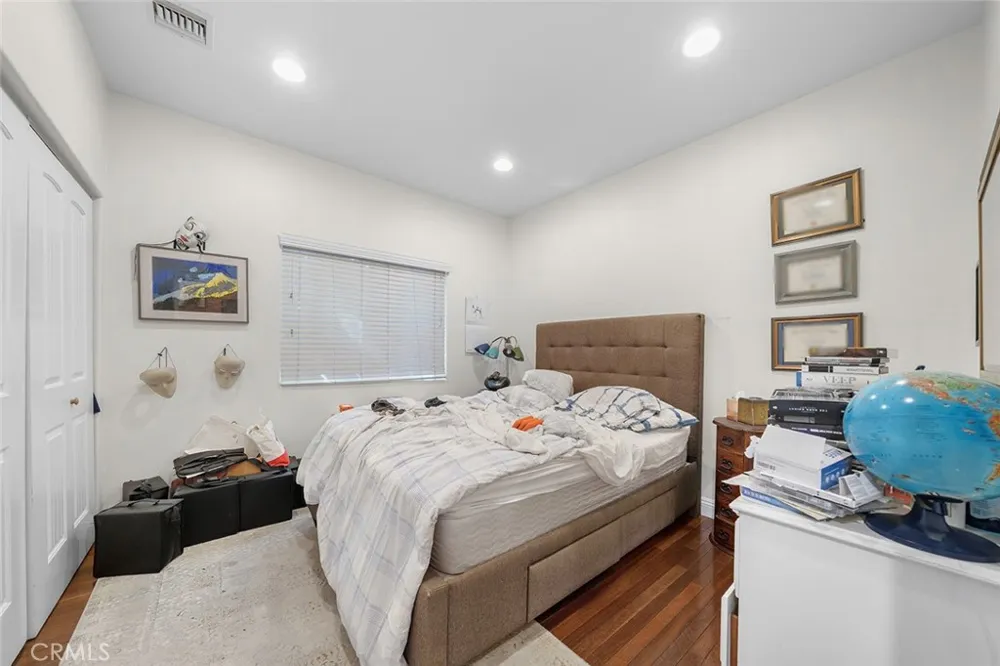 2516 Elsinore Street Los Angeles, CA 90026