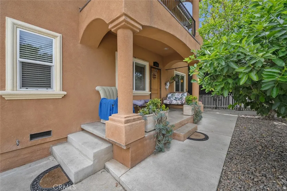 2516 Elsinore Street Los Angeles, CA 90026