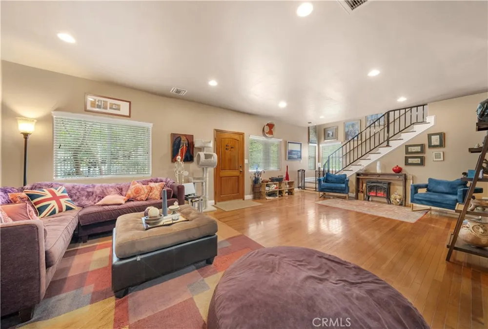 2516 Elsinore Street Los Angeles, CA 90026