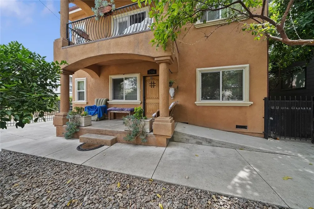 2516 Elsinore Street Los Angeles, CA 90026