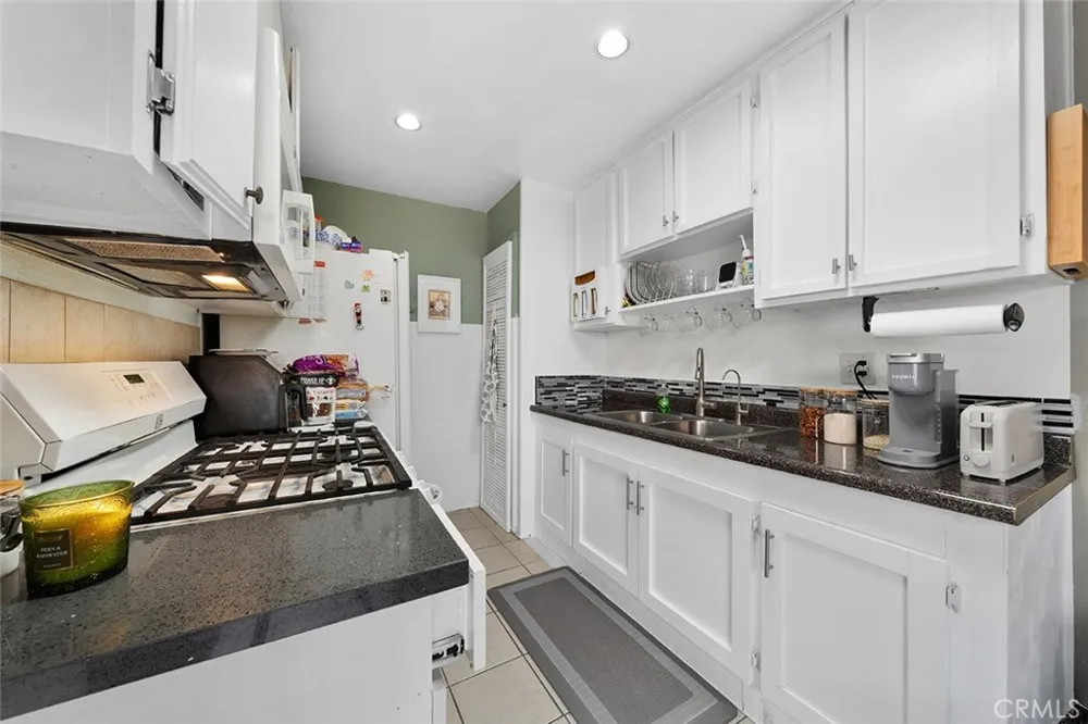 2516 Elsinore Street Los Angeles, CA 90026