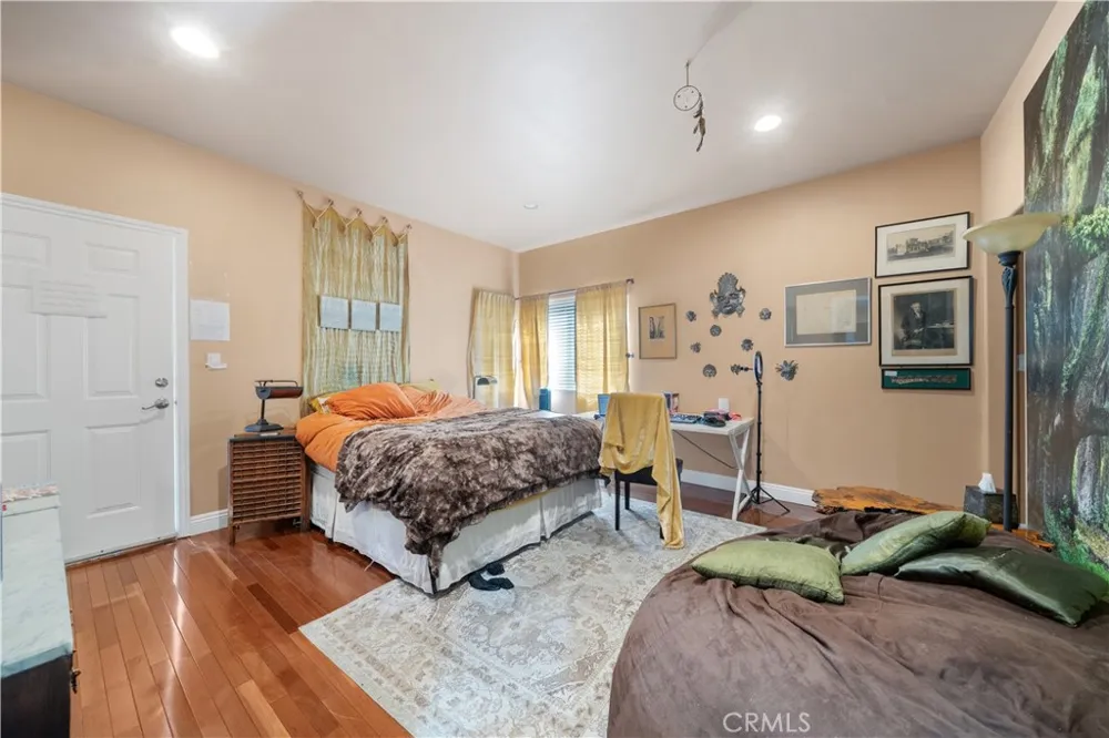 2516 Elsinore Street Los Angeles, CA 90026