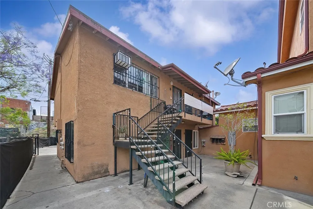 2516 Elsinore Street Los Angeles, CA 90026