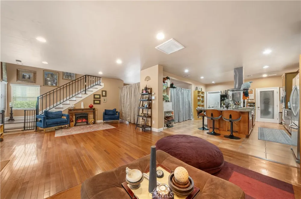 2516 Elsinore Street Los Angeles, CA 90026