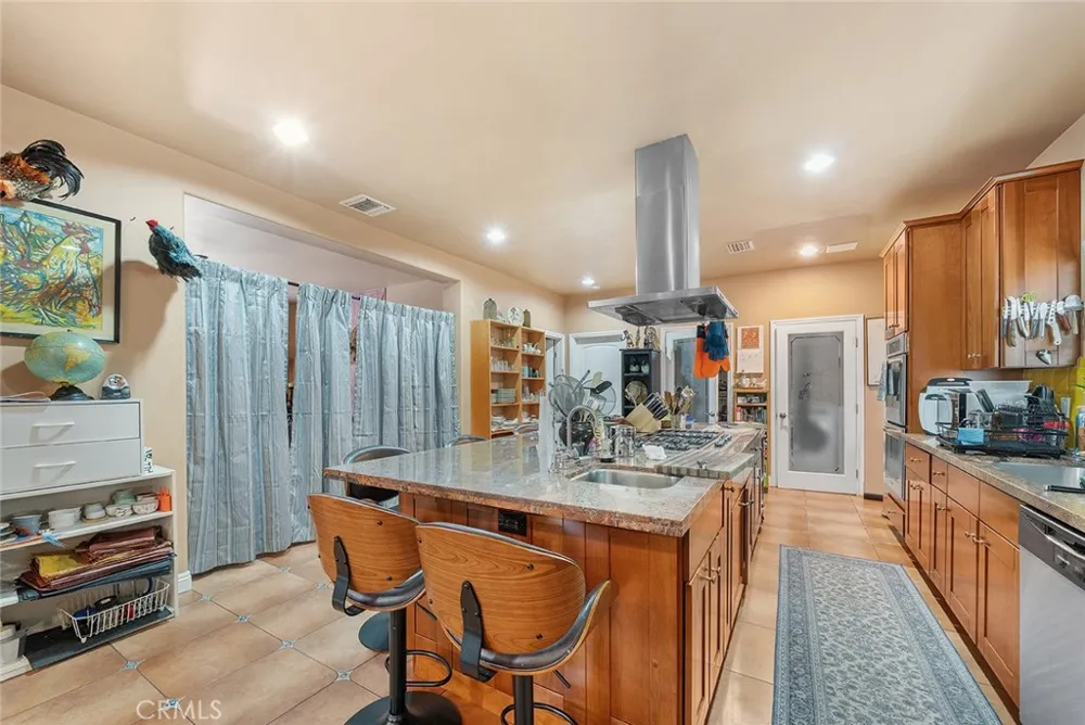2516 Elsinore Street Los Angeles, CA 90026