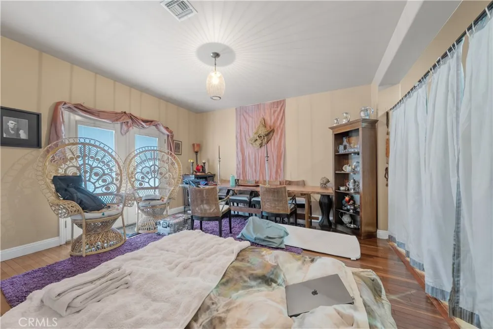 2516 Elsinore Street Los Angeles, CA 90026