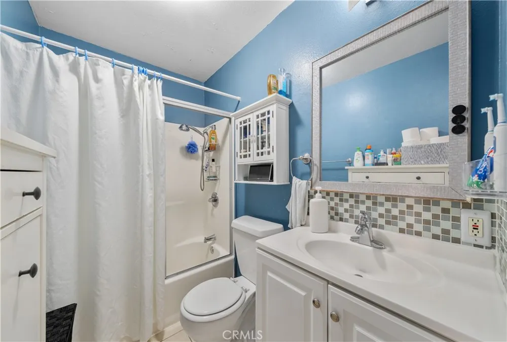2516 Elsinore Street Los Angeles, CA 90026