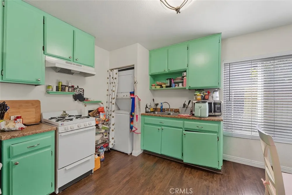 2516 Elsinore Street Los Angeles, CA 90026
