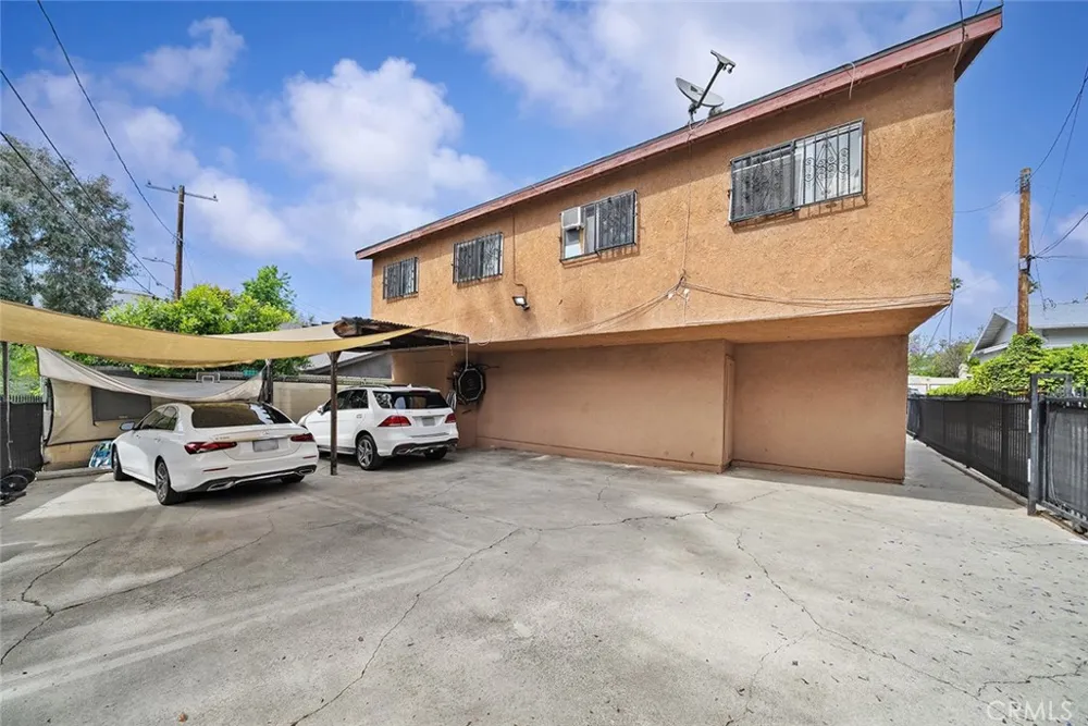 2516 Elsinore Street Los Angeles, CA 90026