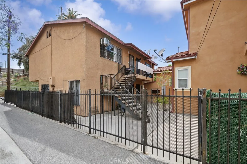 2516 Elsinore Street Los Angeles, CA 90026