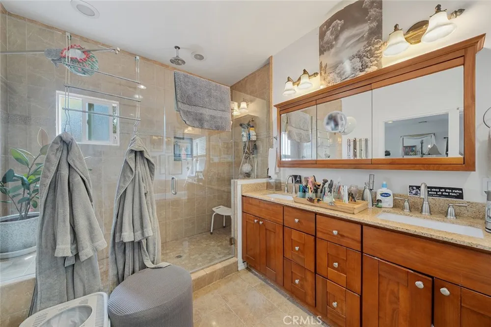 2516 Elsinore Street Los Angeles, CA 90026