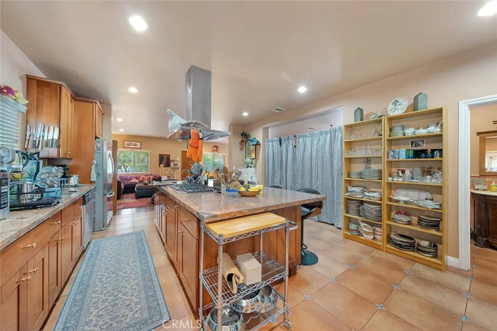 2516 Elsinore Street Los Angeles, CA 90026