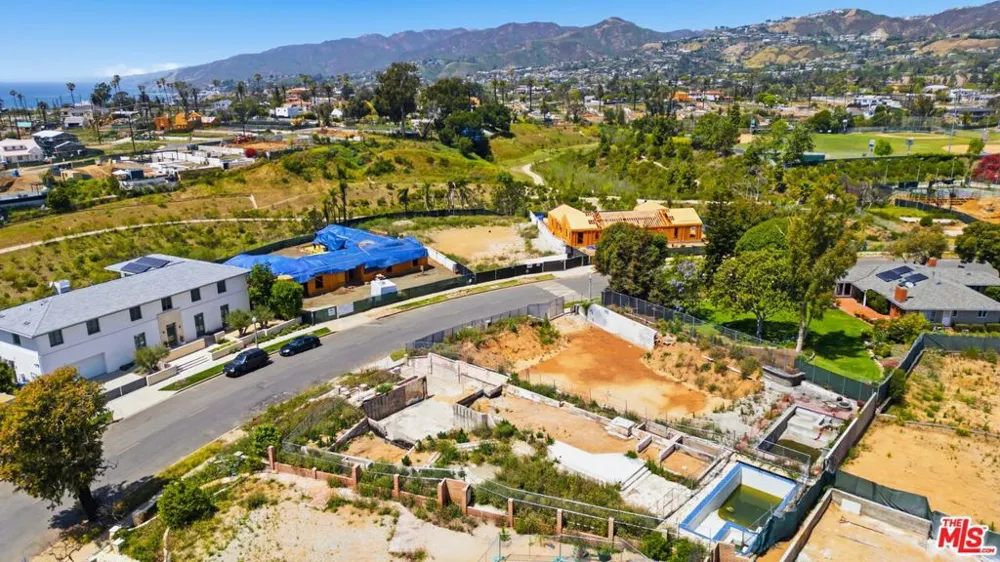 622 Alma Real Drive Pacific Palisades, CA 90272