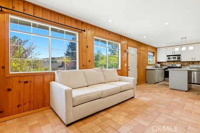 2285 Lausanne Drive Wrightwood, CA 92397
