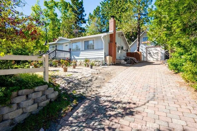2285 Lausanne Drive Wrightwood, CA 92397