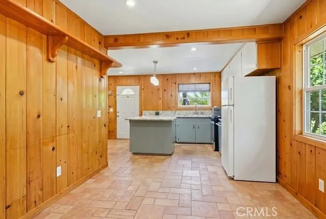 2285 Lausanne Drive Wrightwood, CA 92397