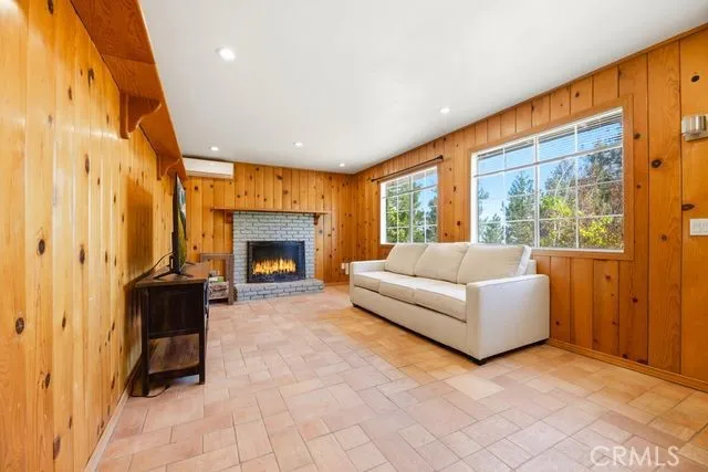 2285 Lausanne Drive Wrightwood, CA 92397