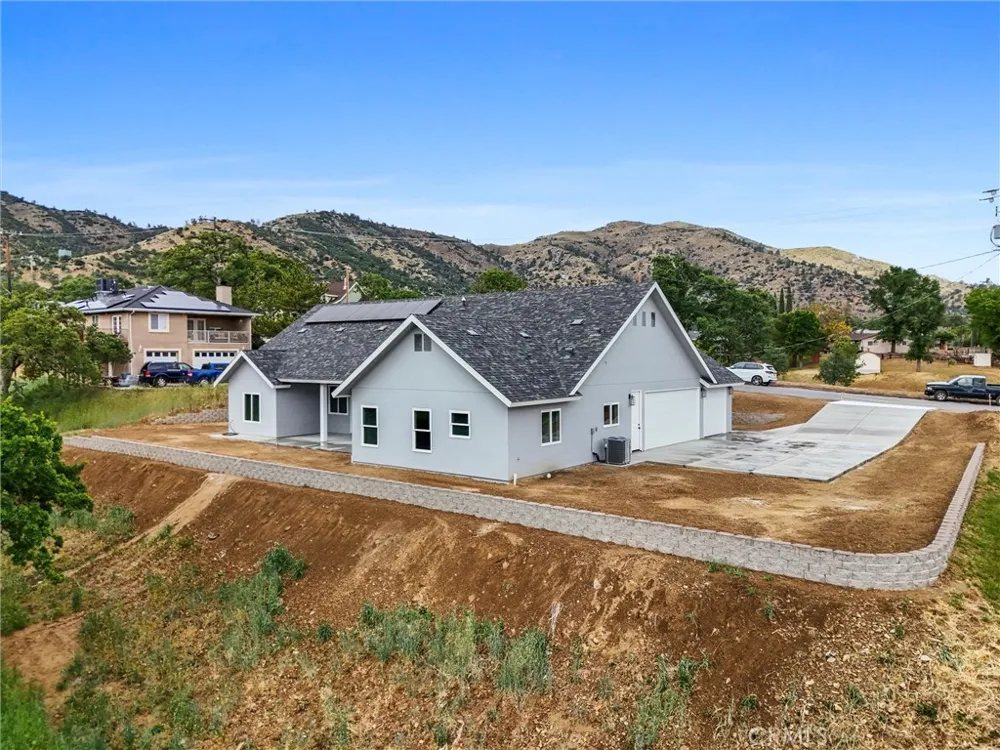21116 Stage Dr Tehachapi, CA 93561