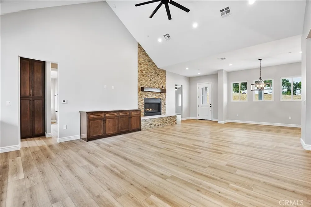 21116 Stage Dr Tehachapi, CA 93561