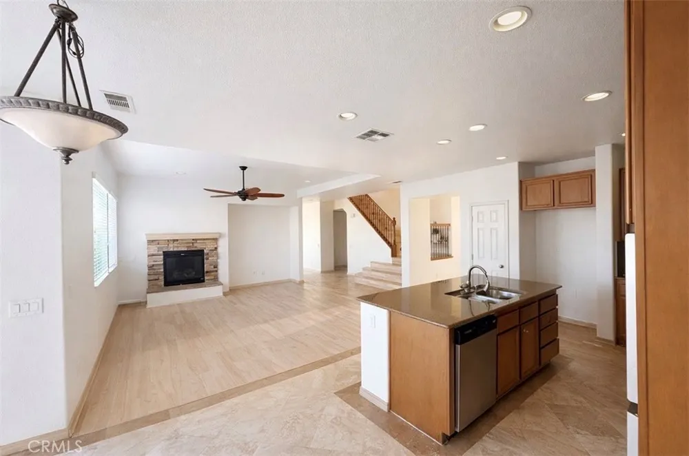 41039 Sunsprite Lake Elsinore, CA 92532
